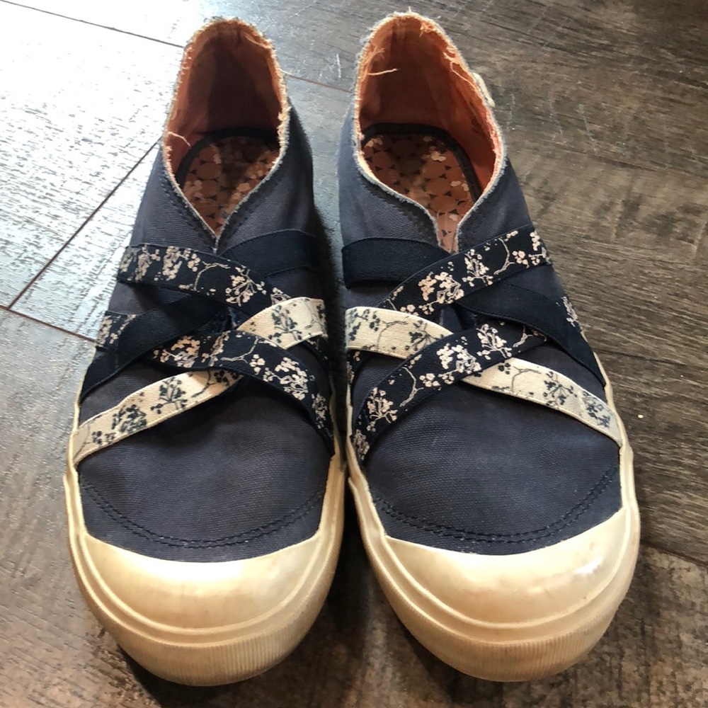 KEDS BLUE/WHITE SLIP ON SHOES SIZE 10